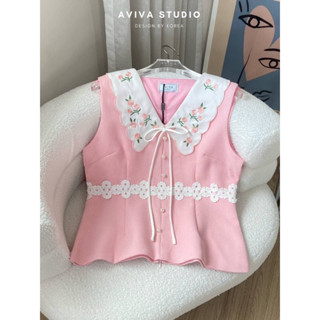 Aviva studio 🩷🌸เสื้อผ้าทวิตสีชมพู ปกขาว เเขนกุด