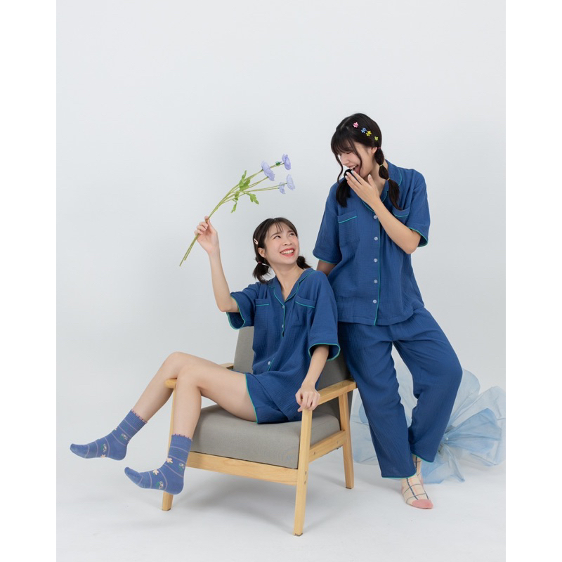 zedsterday | blueberry croffle pajamas ชุดนอนผ้าย่น ไม่มีวันยับ สีน้ำเงินขอบเขียว