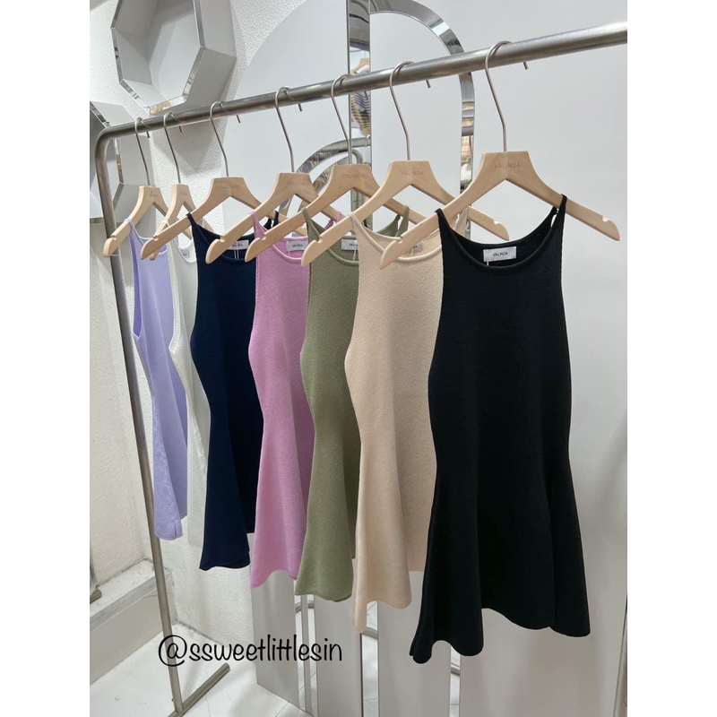 Kyra tank top 390 บาท