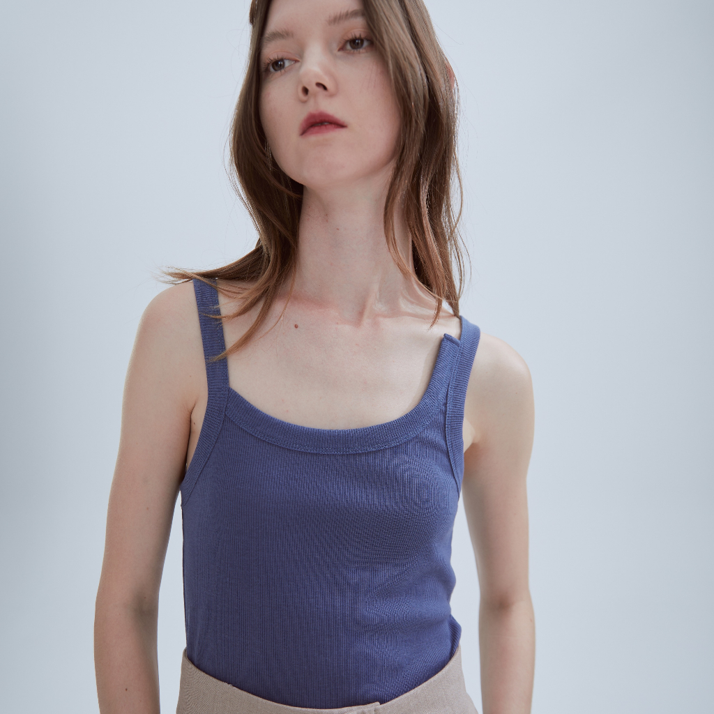 COWORKER - asymmetric basic tank top เสื้อแขนกุดทรงเบสิค มีดีเทลที่คอเสื้อ
