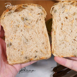 ขนมปังซาวโดวจ์ สูตรธัญพืช SOURDOUGH WHEAT WITH SEEDS (550g./275g.)
