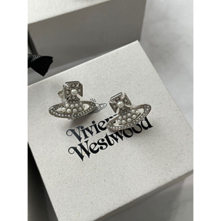 พร้อมส่ง 🫧 ต่างหู Vivienne Westwood รุ่น Luzia Bas Relief สีเงินค่ะ