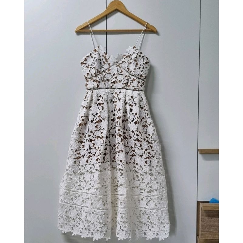 เดรสสายเดี่ยวป้ายมงกุฏ