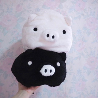 คู่ ตุ๊กตา monokuro boo หมูน้อยนุ่มนุ่ม เนื้อมาช กึ่งๆก้นถ่วงตัวใหญ่ หมาขาวดำ