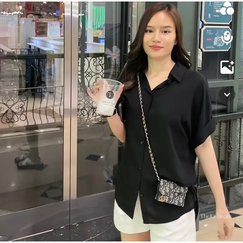 เสื้อเชิ้ตผ้าสปันไหล่ ล้ำแขนเบิ้ล ใส่สบายมาก ไม่เก็บความร้อน ควรมีติดตู้เอาไว้ รอบอก 40 พร้อมส่ง
