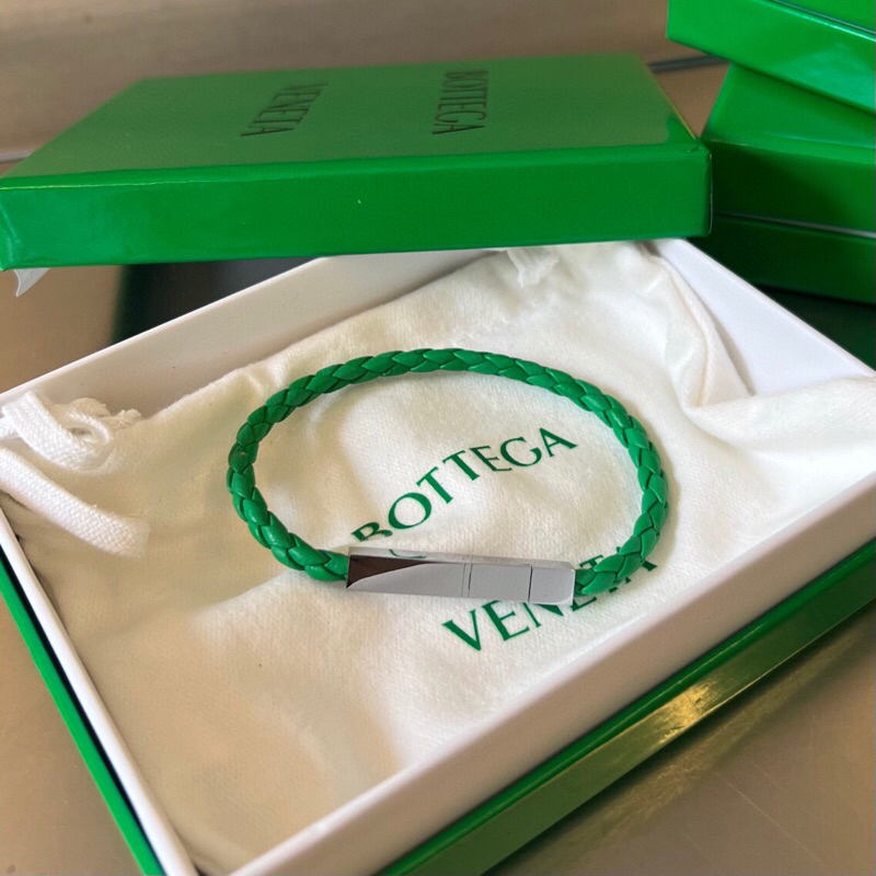 พรี​ ราคา2300 Bottega Veneta สร้อยข้อมือ สายเชือกหนังถักเงิน size:20cm