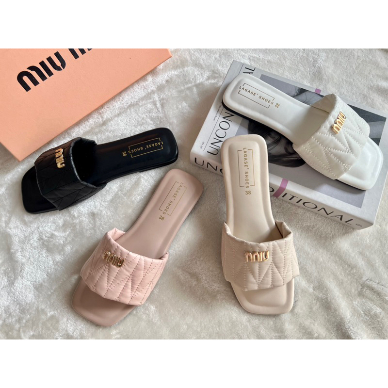 Rinya shoes🎀รองเท้าแตะคอลเลคชั่น2023แต่งอะไหล่muมี4สี มีไซด์36-45 ไม่มีกล่องนะคะ