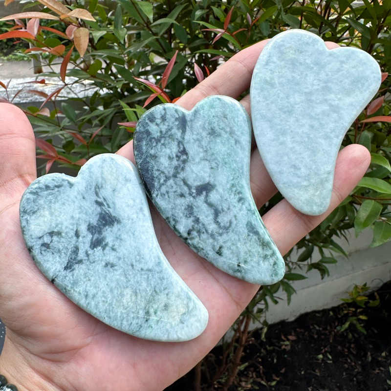 JAKZกัวซาทรงหัวใจ หยก หยกพม่าแท้ หยกพม่าเนื้อดี Jadeite A ผิวพรรณอ่อนเยาว์ เปล่งประกาย รอยลดย่น ดูสุขภาพดี
