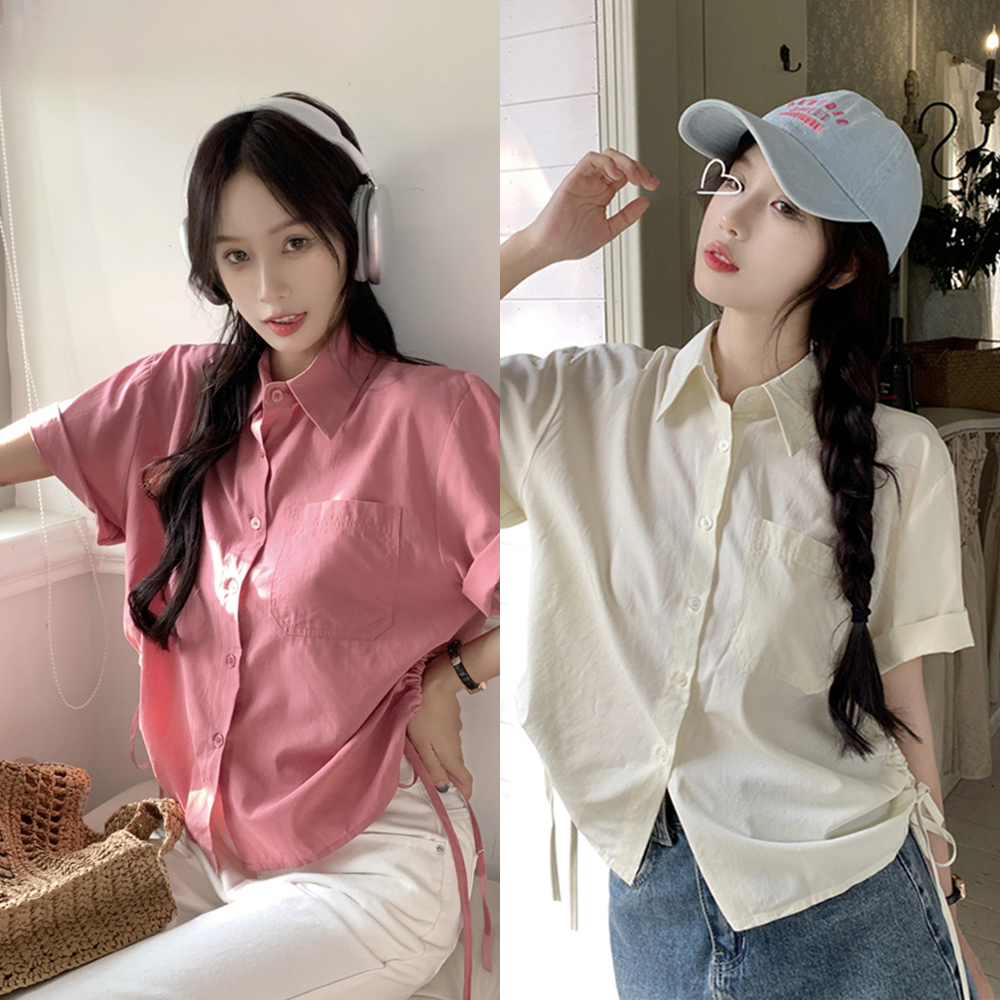 cherryshop แขนสั้นสีขาวเสื้อเกาหลีผญ2023 เน้นเอวผูกคอสี่เหลี่ยมสีชมพูและสีแดง