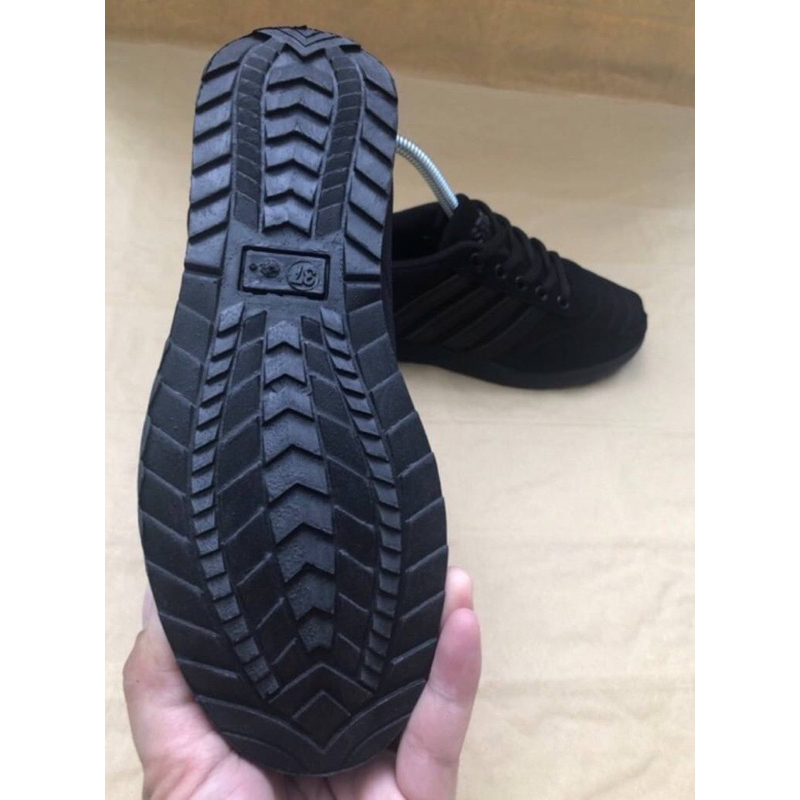 รองเท้าผ้าใบ สี ดำล้วน (Size37-41) มีหลายแบบ ลาย4แถบ