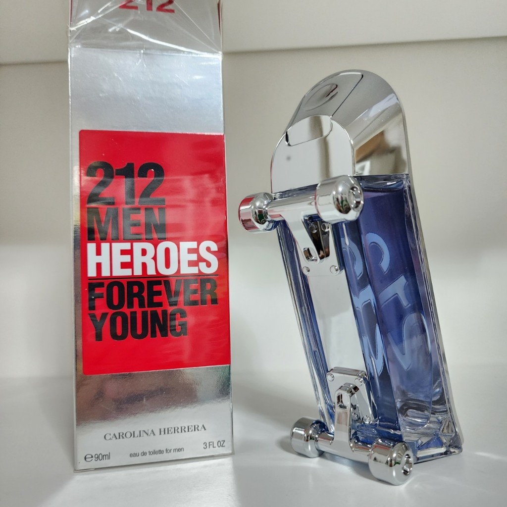 Carolina Herrera 212 Heroes Forever Young EDT 90ml  กล่องซีลป้ายไทย ( ผลิต 11/2020 ) พร้อมส่งของแท้
