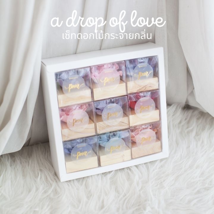 POSIE A drop of love gift set โพซี่ เซ็ทของขวัญดอกกุหลาบฐานไม้น้ำหอม เซ็ท 9 ชิ้น (สุ่มสี)