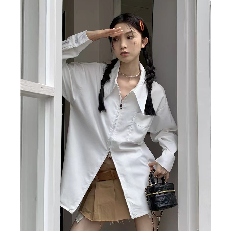 พร้อมส่ง🔥MCB2901🌺 เสื้อดีไซน์ใหม่มีซิปและคอปกขนาดใหญ่ สีขาว/สีฟ้า ทรงหลวม ยาวปานกลาง free size