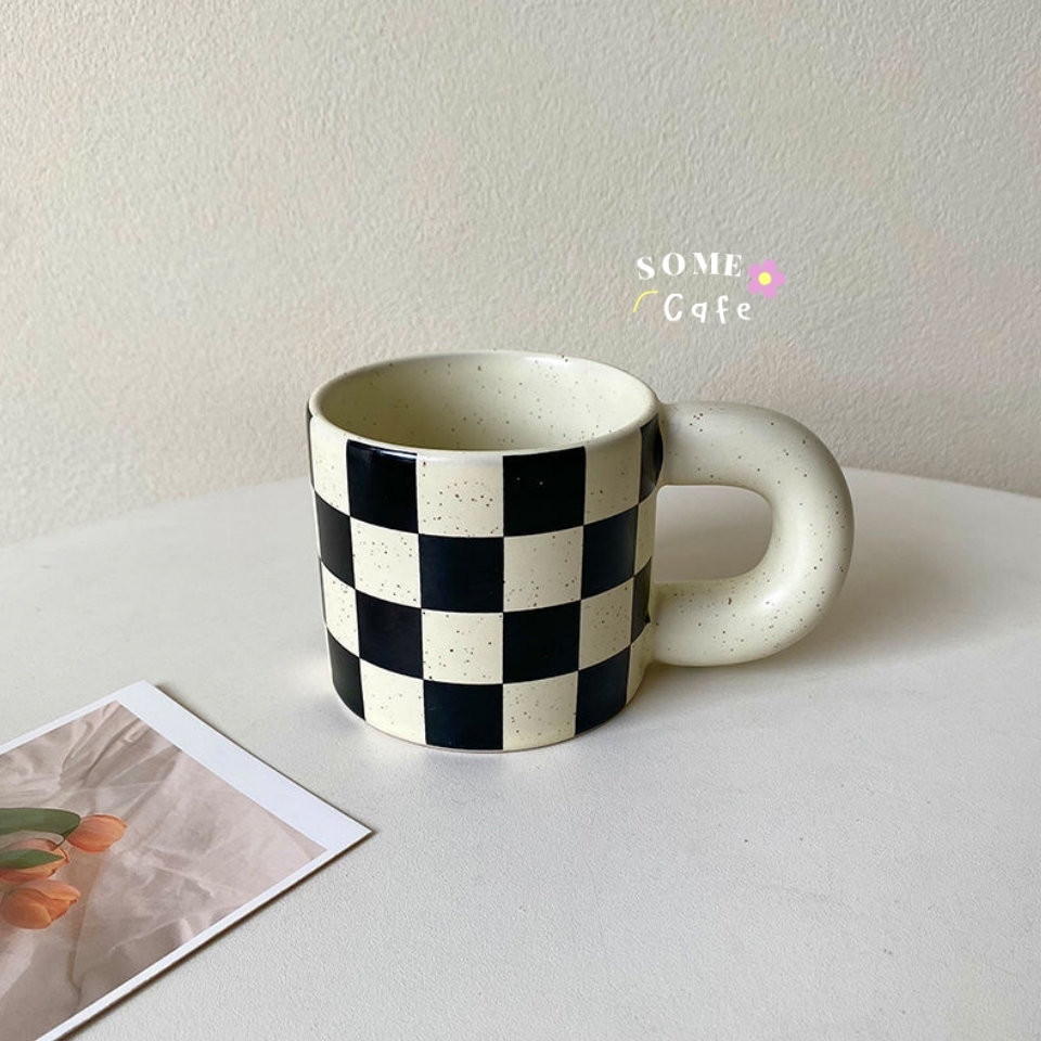 [พร้อมส่ง] Black and white ceramic mug แก้วหมากรุก แก้วเซรามิก แก้วน้ำ