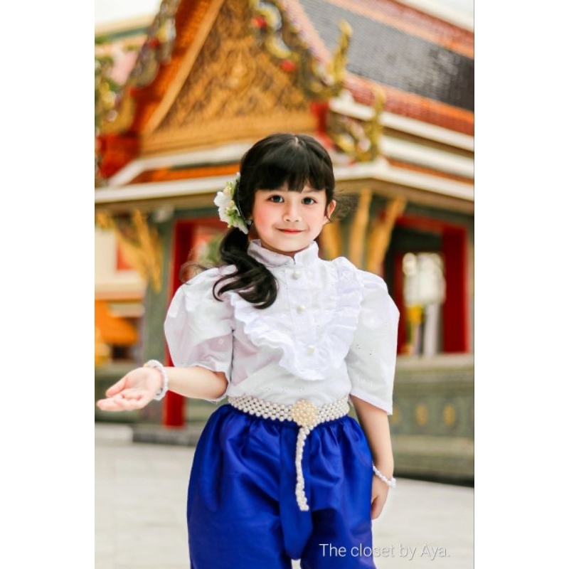 ชุดไทยเด็กผู้หญิง (เสื้อลูกไม้+โจงกระเบนสีน้ำเงิน)