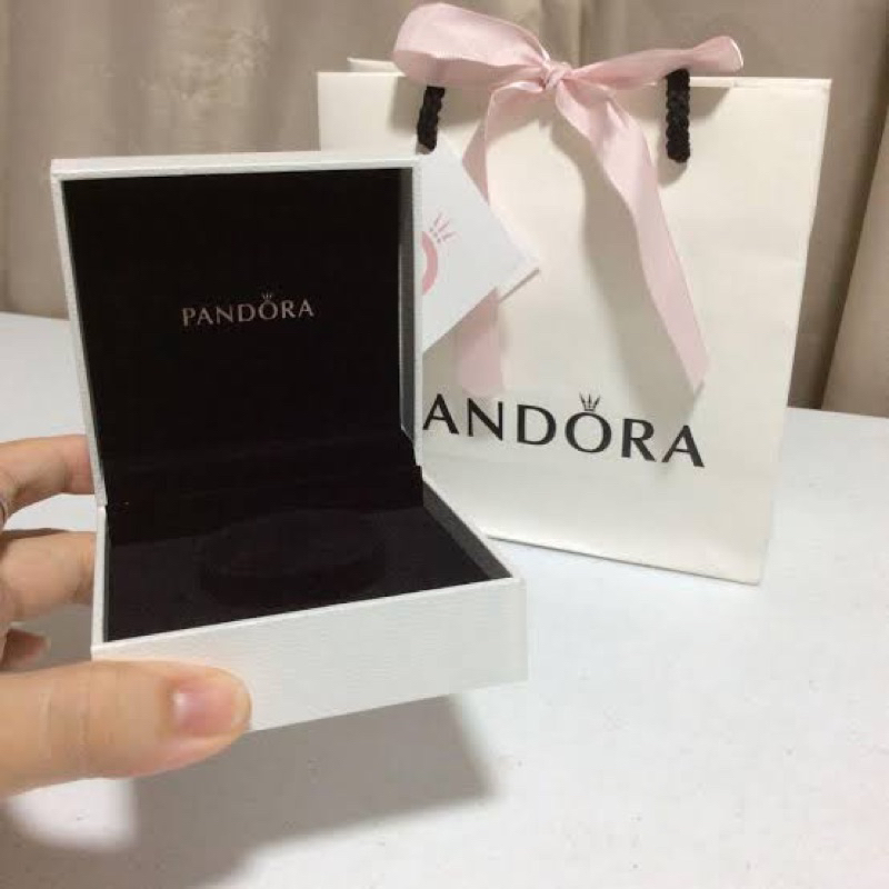 [แท้/มือสอง] กล่องใส่กำไล pandora รุ่นเก่า แบบมีแกนกลาง ✨