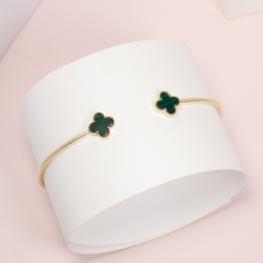 กำไลทองแท้ 9k รุ่น Lucky Clover