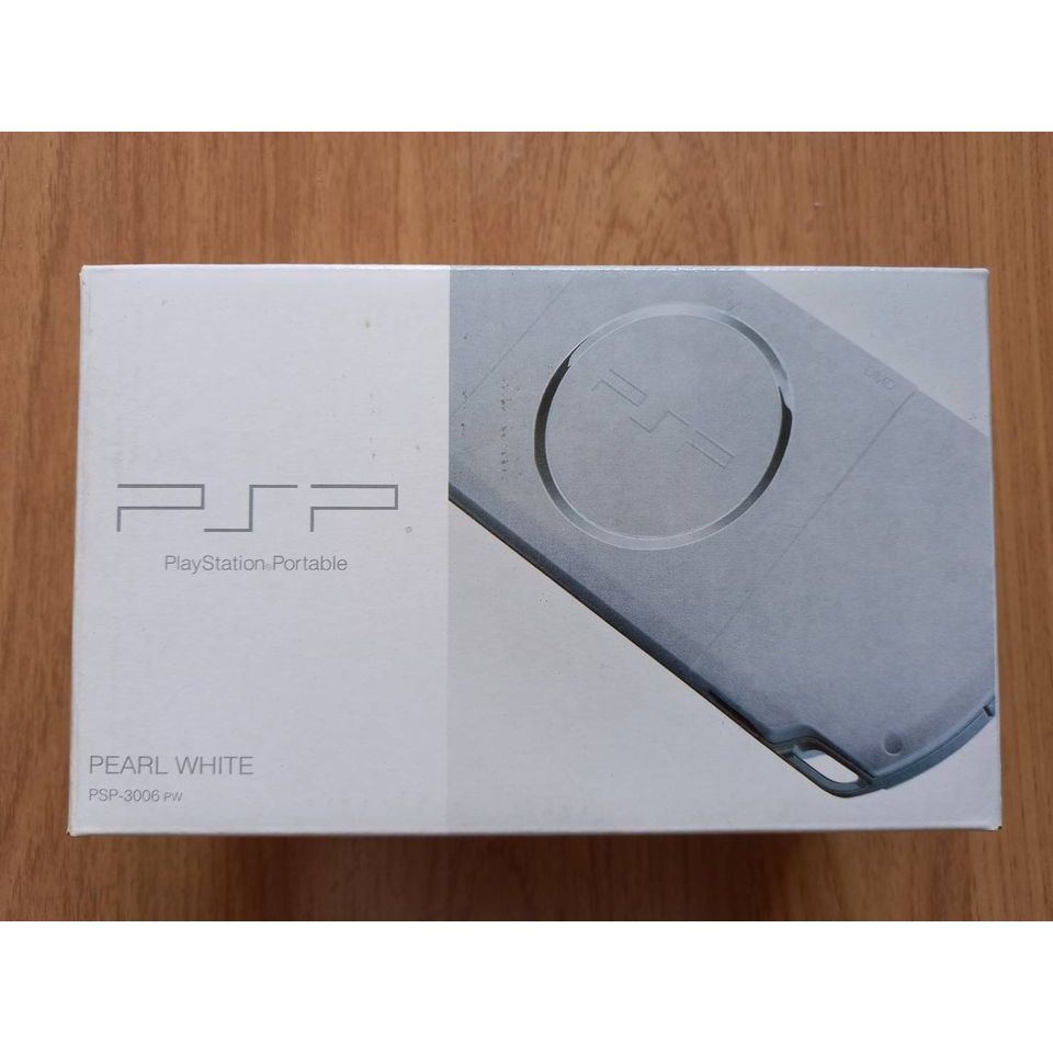 PSP-3000 สีขาวมุก สภาพสวย เมม 32G แปลงแล้ว เปิดเล่นไม่ต้อง HEN มือสอง อุปกรณ์ครบกล่อง