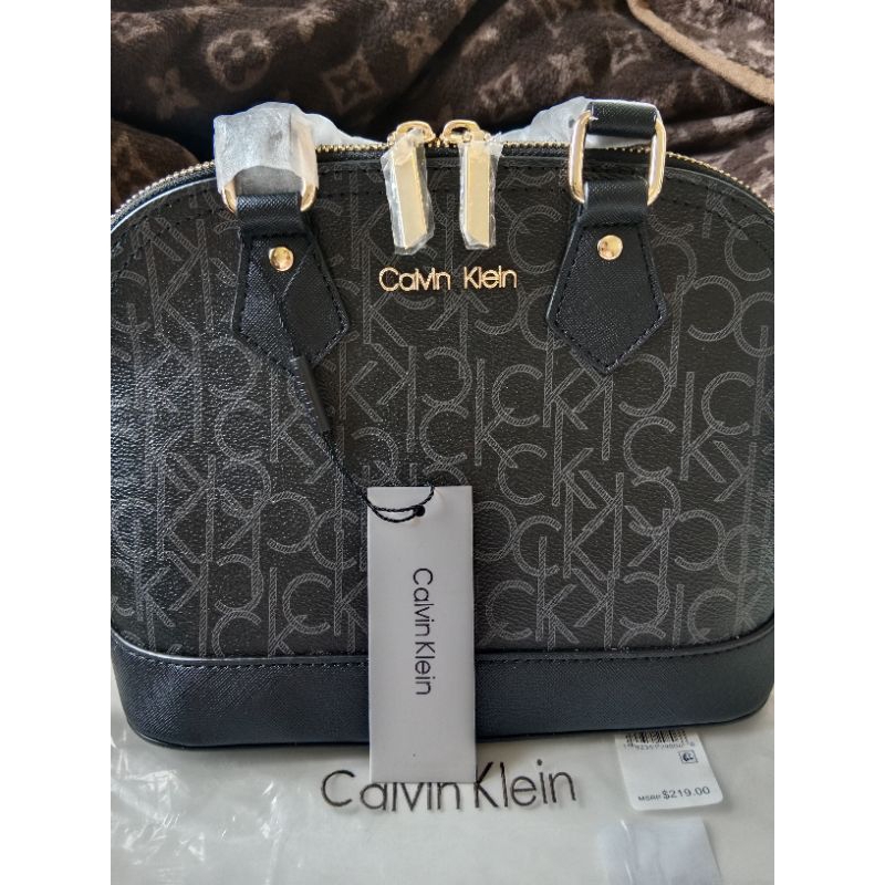 กระเป๋า calvin Kleinแท้💯 ทรงเกี๊ยว สีดำ