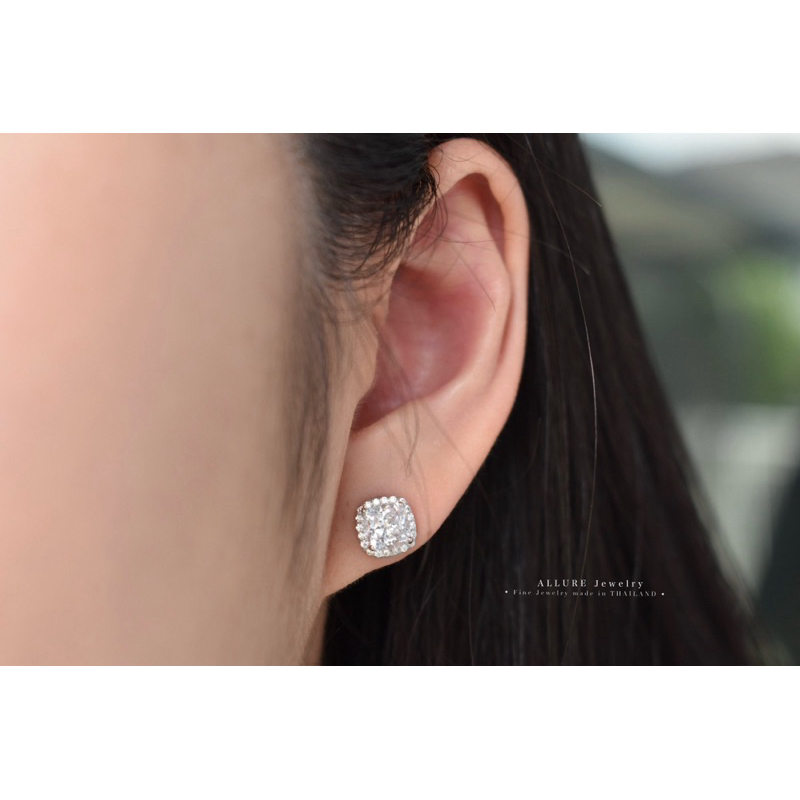 ต่างหูเงินแท้ 925 ชุบเคลือบทองคำขาว ประดับเพชร CZ Swissdiamond [ 𝐂𝐡𝐚𝐫𝐥𝐨𝐭𝐭𝐞 -𝐀𝐥𝐥𝐮𝐫𝐞 𝐉𝐞𝐰𝐞𝐥𝐫𝐲 ]