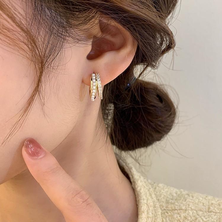 พร้อมส่ง!🇹🇭 ราคา/คู่ รหัส 20 Crystal&Pearl Hoop ต่างหูห่วงคู่คริสตัลกับมุก เนื้องานเกาหลี เกรดพรีเมียม คุณภาพดี ไม่ลอกดำ
