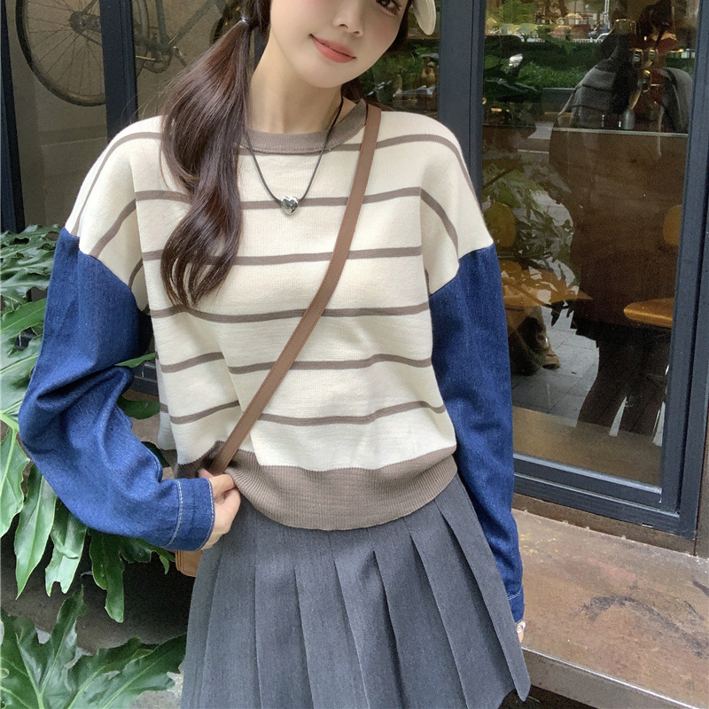 26141 เสื้อไหมพรมแขนเย็บผ้ายีนส์ ลายทาง สไตล์เกาหลี Stripe Denim Paneled Sleeve Knitwear