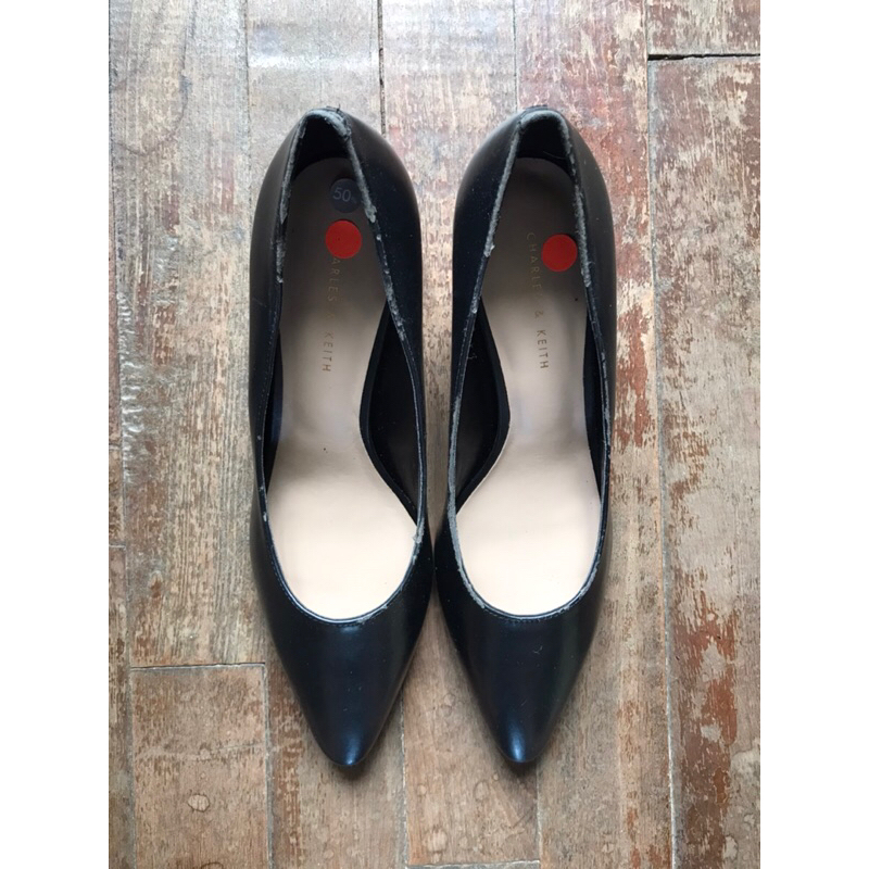 รองเท้าคัชชูผู้หญิงสีดำ CHARLES&amp; KEITH เบอร์ 35