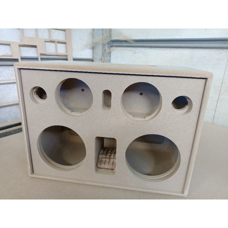 ตู้เปล่าลำโพงบลูทูธ ขนาดดอก 6.5 นิ้ว กลาง 4 นิ้ว แล้ว 2 นิ้ว ลมหน้าตู้