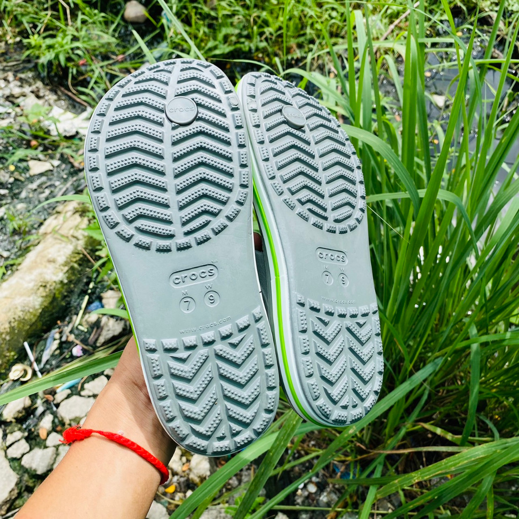 รองเท้าแตะ crocs การดูดซับแรงกระแทก, กันลื่น, ทนต่อการสึกหรอ, กันน้ำ, ระบายอากาศ, ดูดซับเหงื่อ