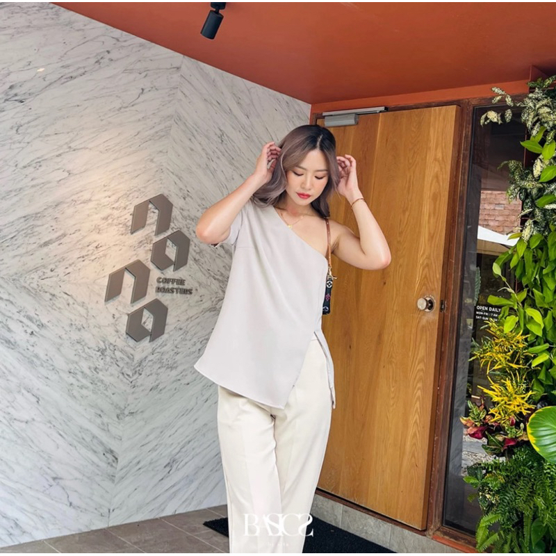 basicsbysita 🩶- Kiana Top Classic top (Used)สีเบจ