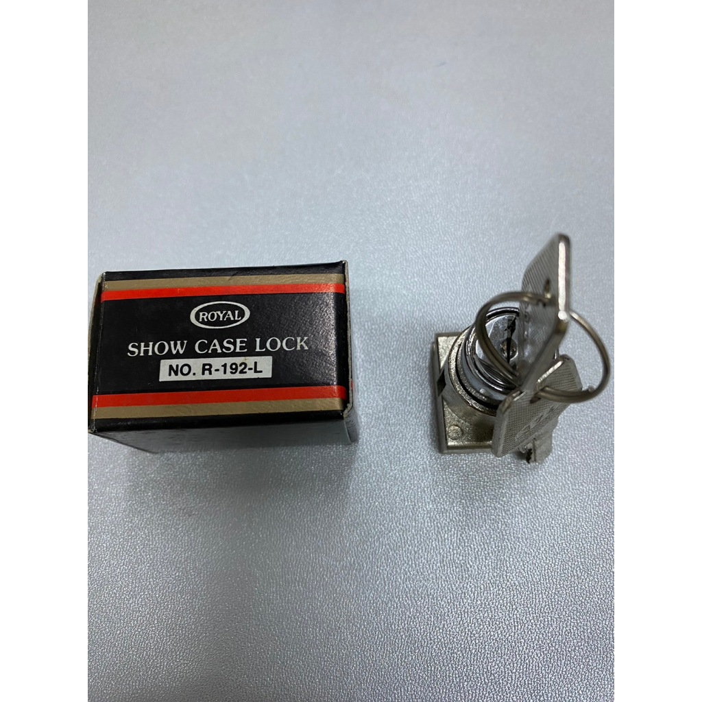 พร้อมส่ง Royal 192กุญแจกดกระจก แบบยึดทั้งฝั่งซ้าย และ ฝั่งขวา รุ่น R-192-L ด้านซ้าย พร้อมกุญแจ