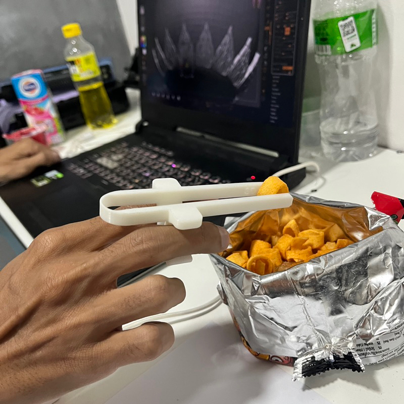 ตะเกียบคีบขนม ที่ตักขนมกินเวลาใช้มือจับเล่นคอมพิวเตอร์
