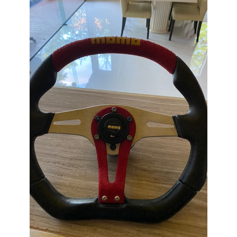 พวงมาลัย momo แท้พร้อมคอ nissan