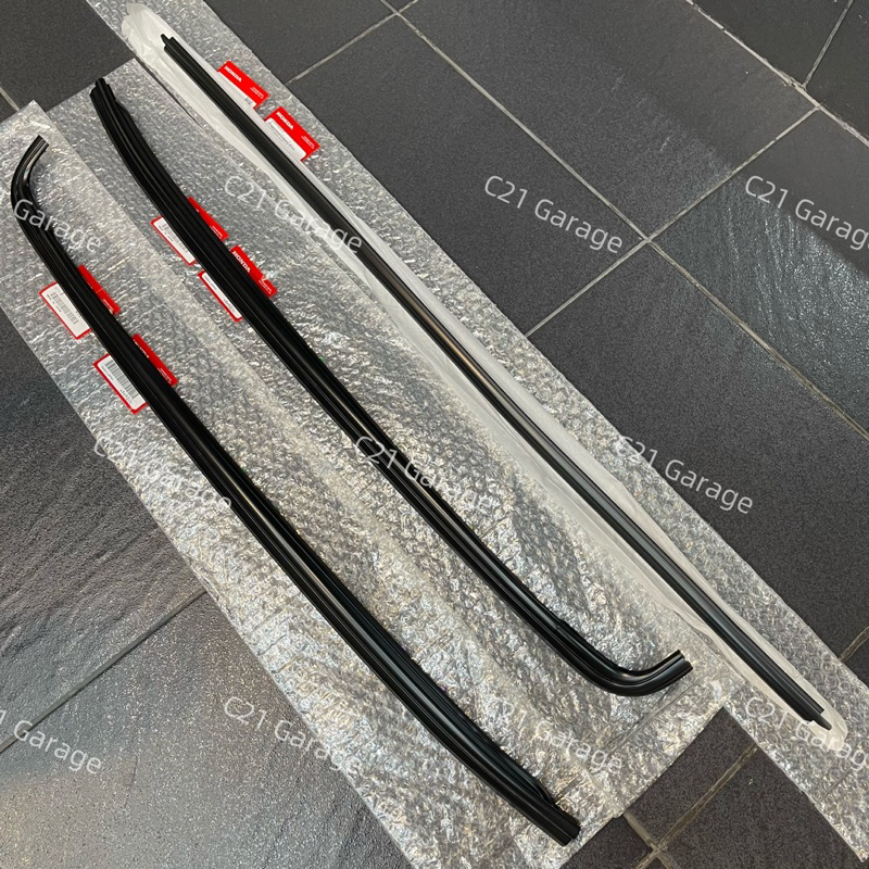 คิ้วยางขอบกระจกบานหน้า 3ชิ้น ซ้าย ขวา บน Civic Eg 3Door ปี91-95 ของแท้ Honda japan