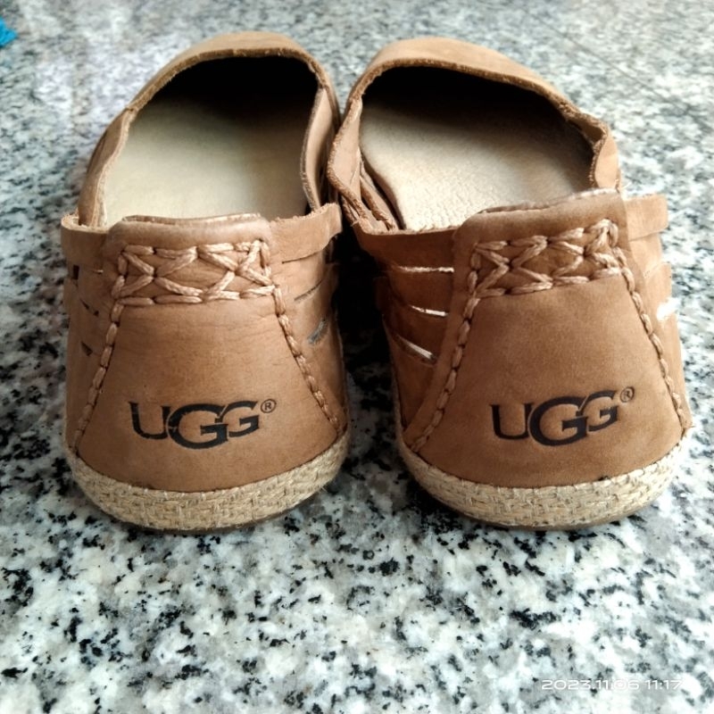 รองเท้าคัทชู UGG แท้ สภาพดี พื้นเต็ม ใช้น้อยมากไซส์ 36