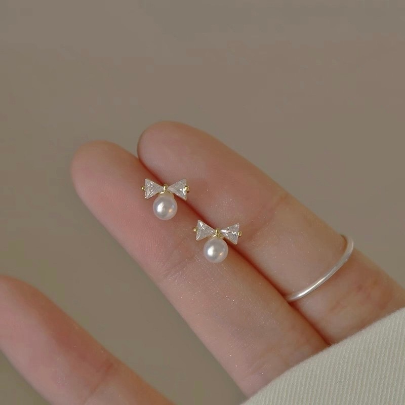 376-bow pearl 925 sterling silver earrings ต่างหูแบบเจาะ รูปโบว์เพชร CZ ประดับมุก