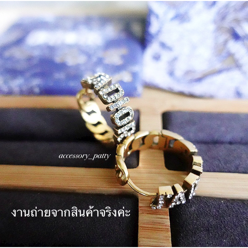 ต่างหูห่วง รุ่นD05 antique งานสวยดูแพงสีคลาสสิคฝังเพชรตามตัวอักษรค่ะ  ขนาดเส้นผ่านศูนย์กลางห่วง2.5cm ค่ะ