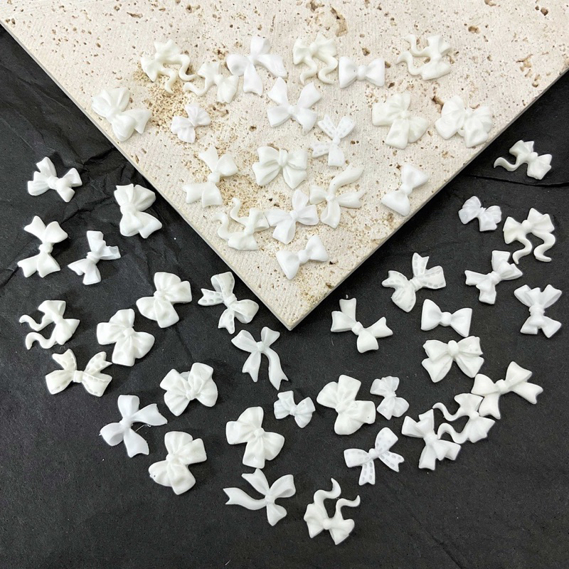 อะไหล่แต่งเล็บ รูปโบว์น่ารัก มีสีดํา และสีขาว DIY 50 ชิ้น ต่อแพ็ค