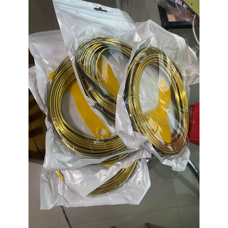 คิ้วขอบสีทองไว้ติดหน้าตู้ลำโพงยาวประมาณ 5 เมตร