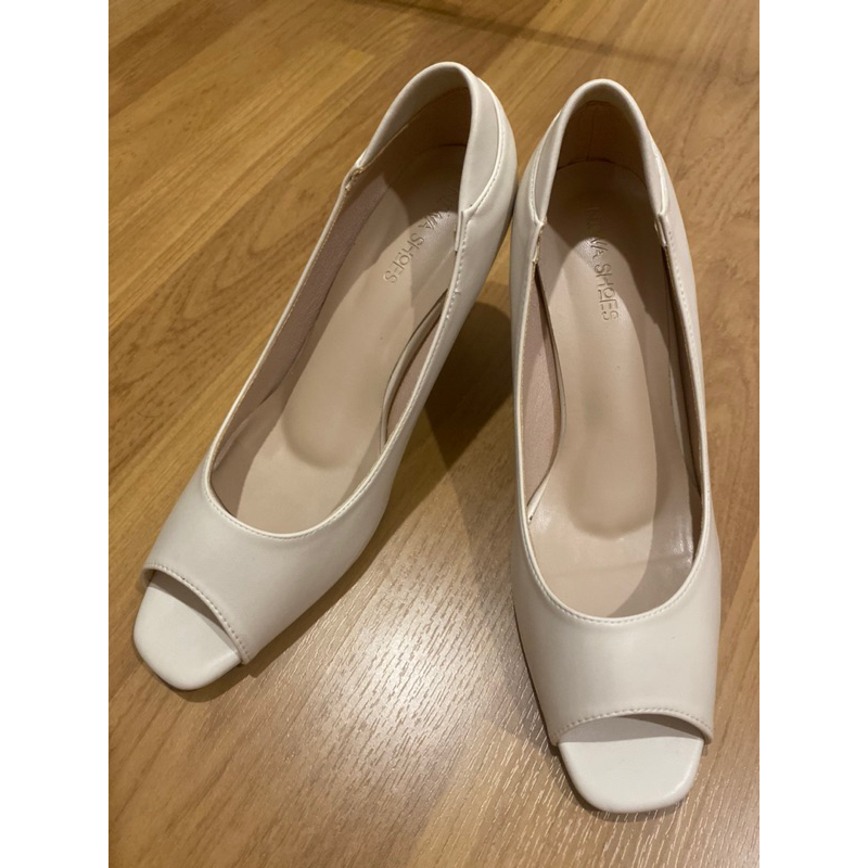 รองเท้าคัทชู สีครีม Niwa shoes