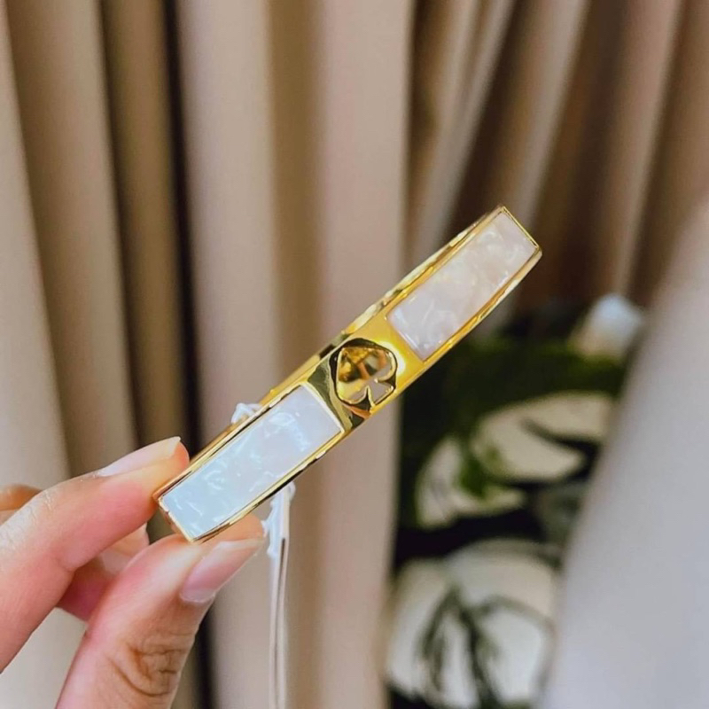 ของแท้💯ส่งฟรี‼️กำไลข้อมือ KATE SPADE HOLE PUNCH SPADE HINGE BANGLE
