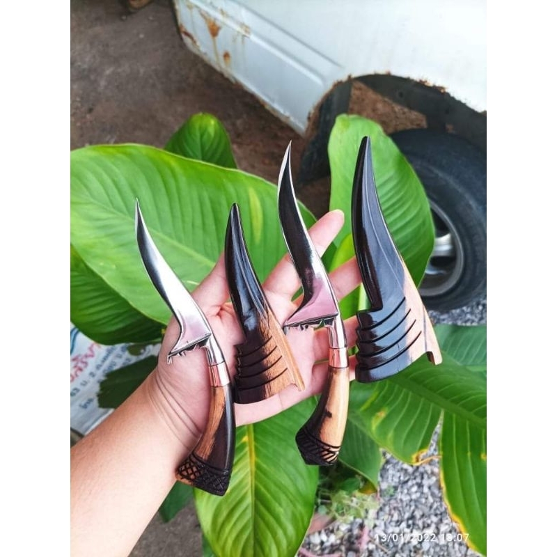 มีดเดือยไก่ ใบมีดมี5 นิ้ว ️ทำจากเหล็กก้านวาล์ว  ด้ามปลอกไม้ขาวดำลายสวย คอรัดลายทองแดง