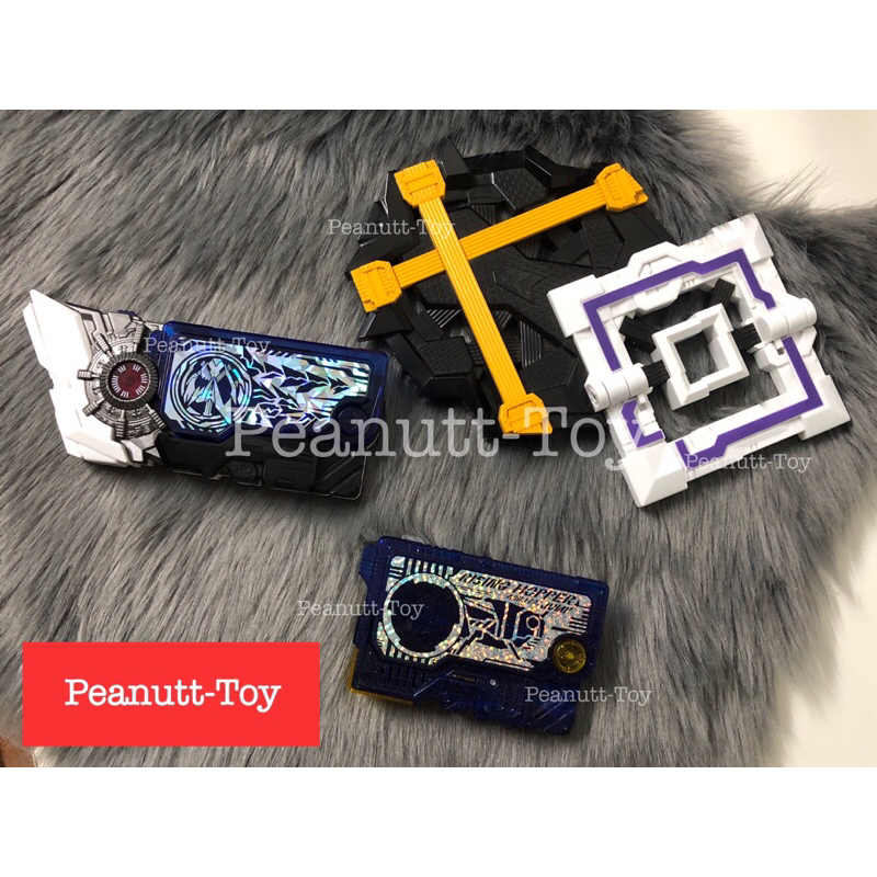 Dx Rizing Hopper Progrise key (Realizing Version) / Dx Ark Scorpion Progrise Key Set