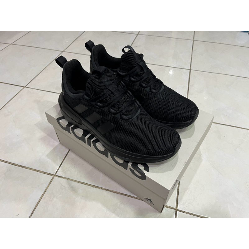 รองเท้า adidas RACER TR23
