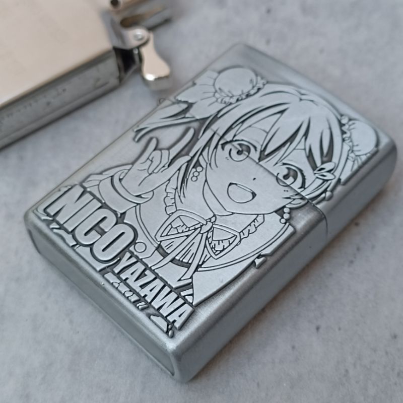 ไฟแช็คเหล็ก ไฟแช็คน้ำมัน ทรง Zippo ลายอนิเมะญี่ปุ่น NICO YAZAWA จาก Love Live! ลายปั๊มนูน มือสองเติม