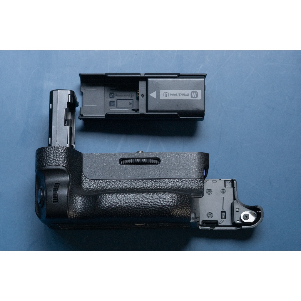 Original Vertical Battery Grip VG-C2EM for SONY A7II A7RII A7SII กริปแท้ Sony  A7II A7RII A7SII