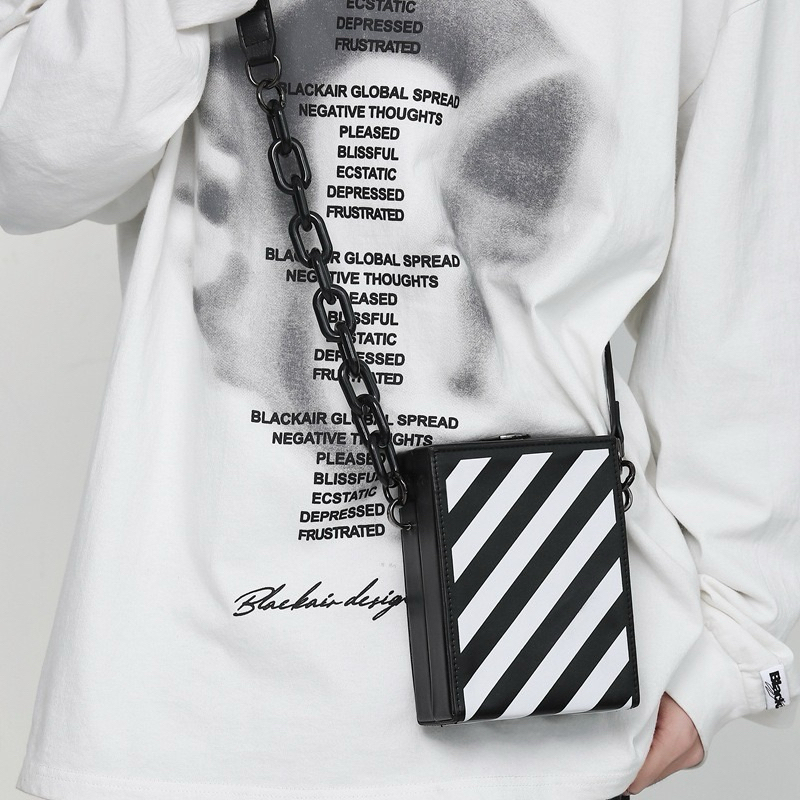 กระเป๋าสะพายข้าง off-w vertical bag ใส่โทรศัพท์ได้