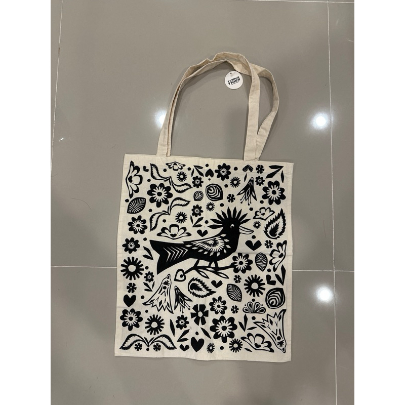 กระเป๋าผ้าแบรนด์ Flying Tiger