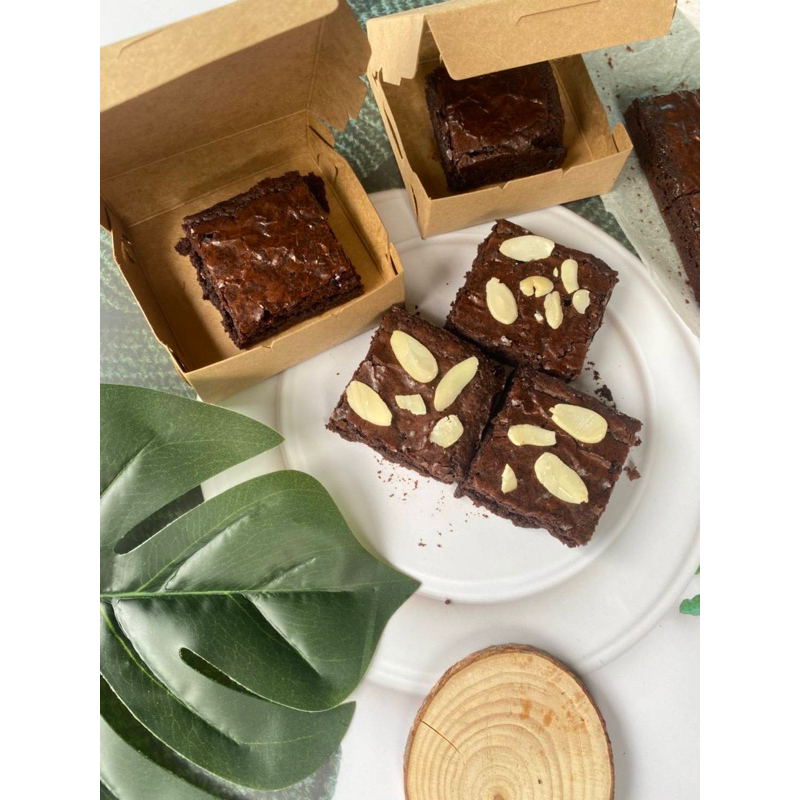 ‼️บราวนี่หน้าฟิมล์‼️50ชิ้น‼️ฟรี5 ชิ้น​ สดใหม่ทุกวันชิ้น5บาท