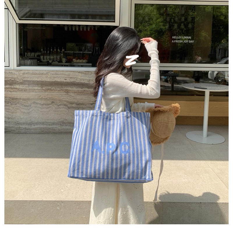กระเป๋าผ้าลายทางสะพายข้างใบใหญ่ A.P.C มี 3 สี